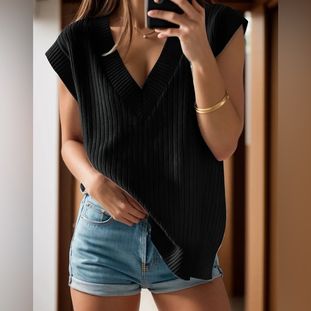 Here With Me V-Neck Shirt-black